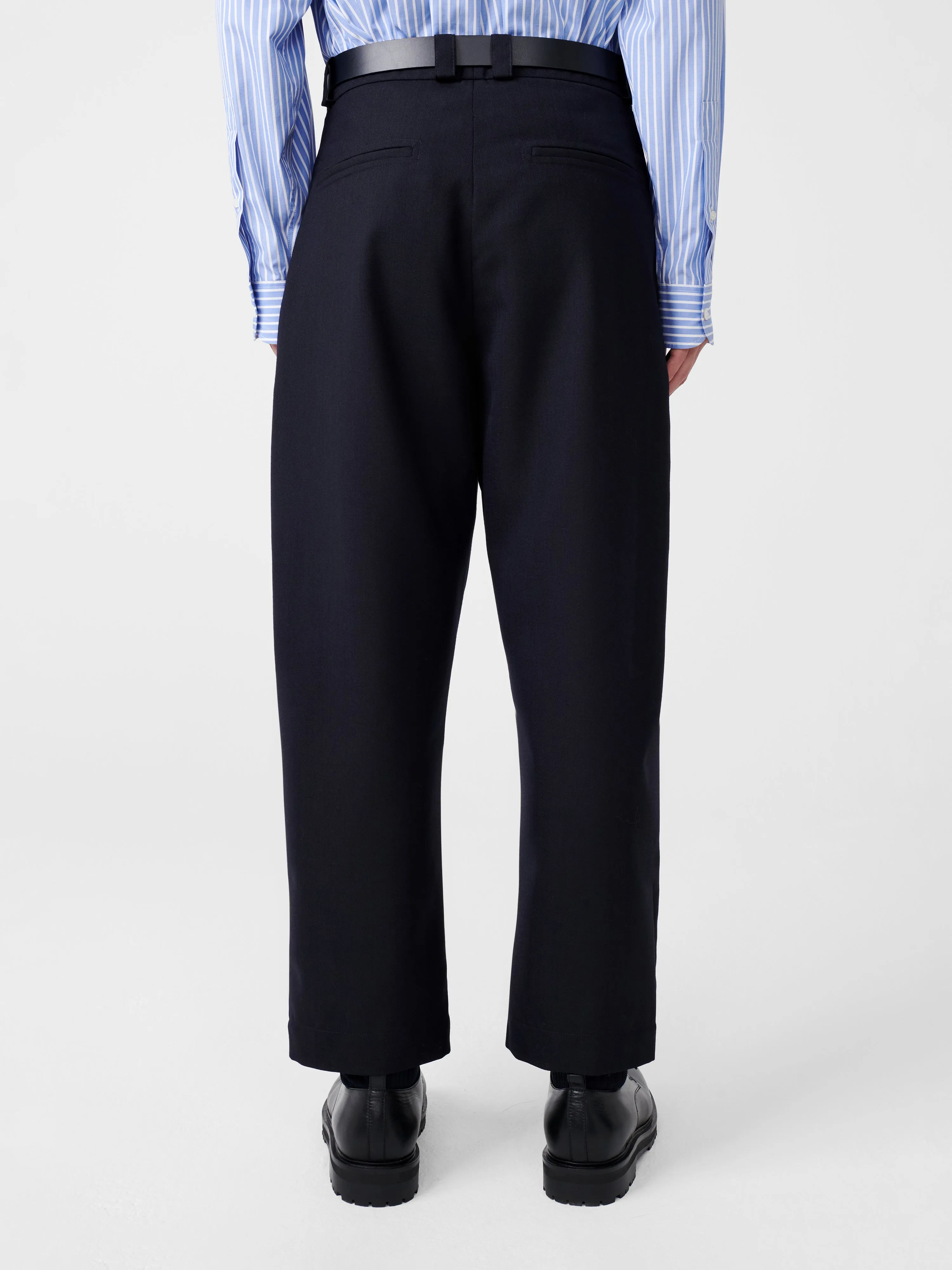 Tuck Tropical Wool Pant in Darkest Navy