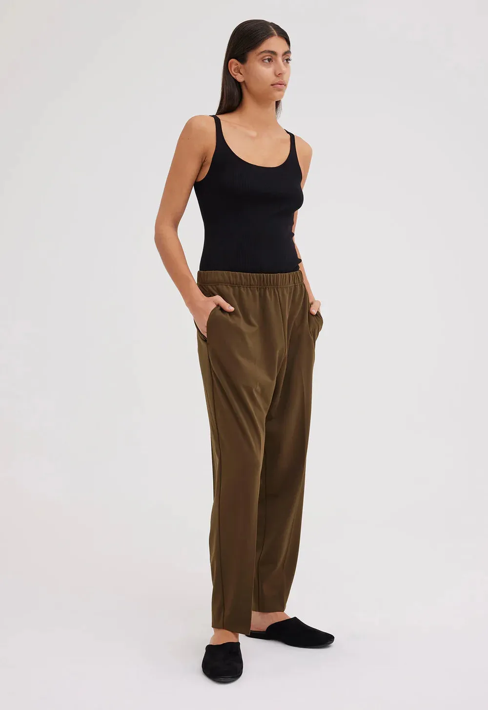 Wells Pant in Dark Olio Green