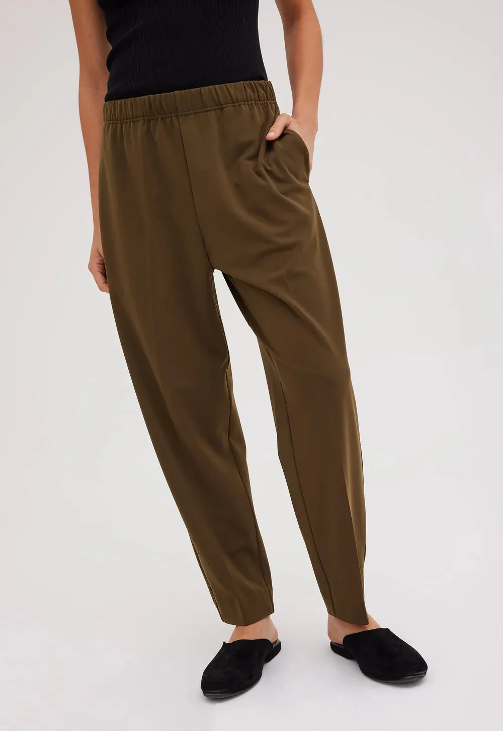 Wells Pant in Dark Olio Green