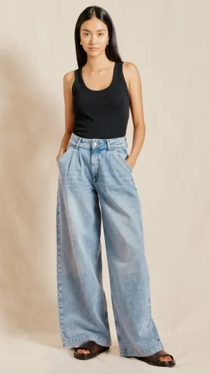 Wide Pleat Jeans in Light Wash by Albaray