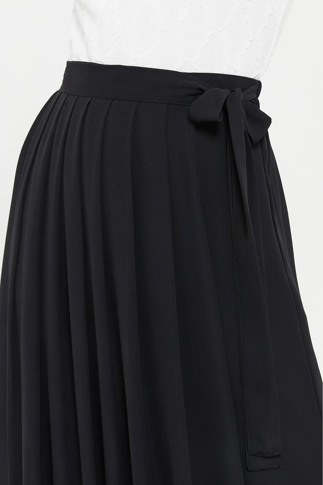 Women Black Wrap Over Pleated Trouser