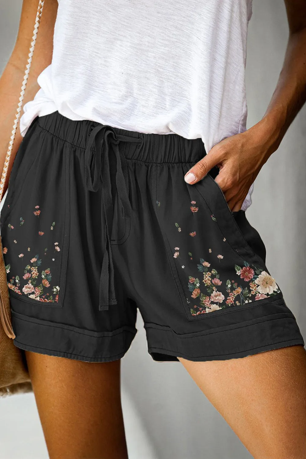 Women Comfy Drawstring Lightweight Short Pants with Pockets